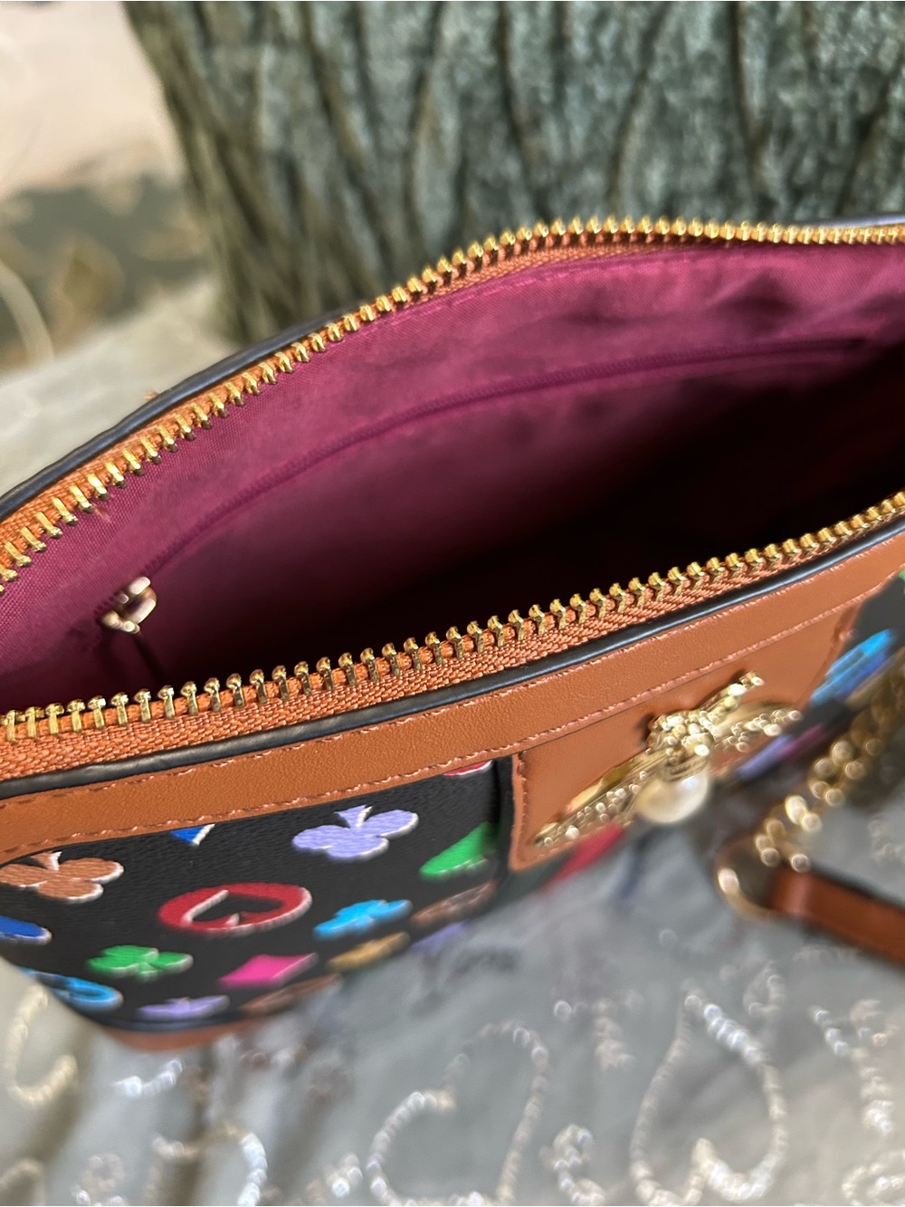 NWT Multicolor Playing Card Suits Deco Bee Accent Crossbody Bag & Wallet Set - Picture 8 of 13